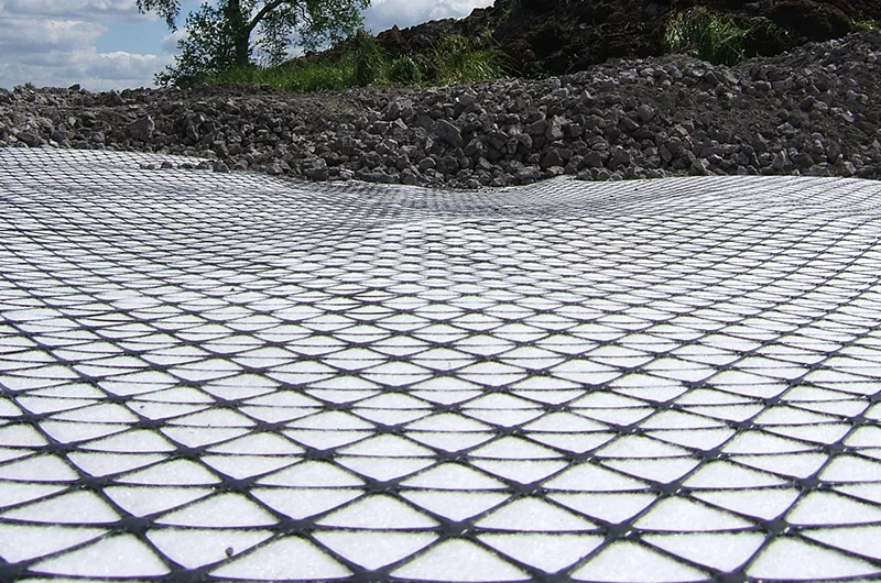 Urban road foundation pit reinforcement
